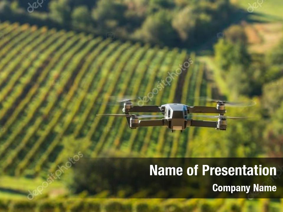 Drohne fliegt über schöne Landschaft mit Weinbergen PowerPoint V