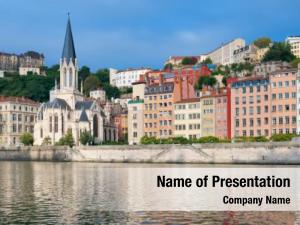 Maisons belles et colorées quai Lyon 