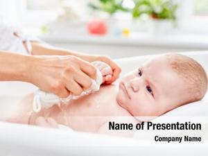 Baby newborn baby bath being